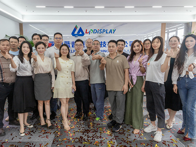lpdisplay group photo